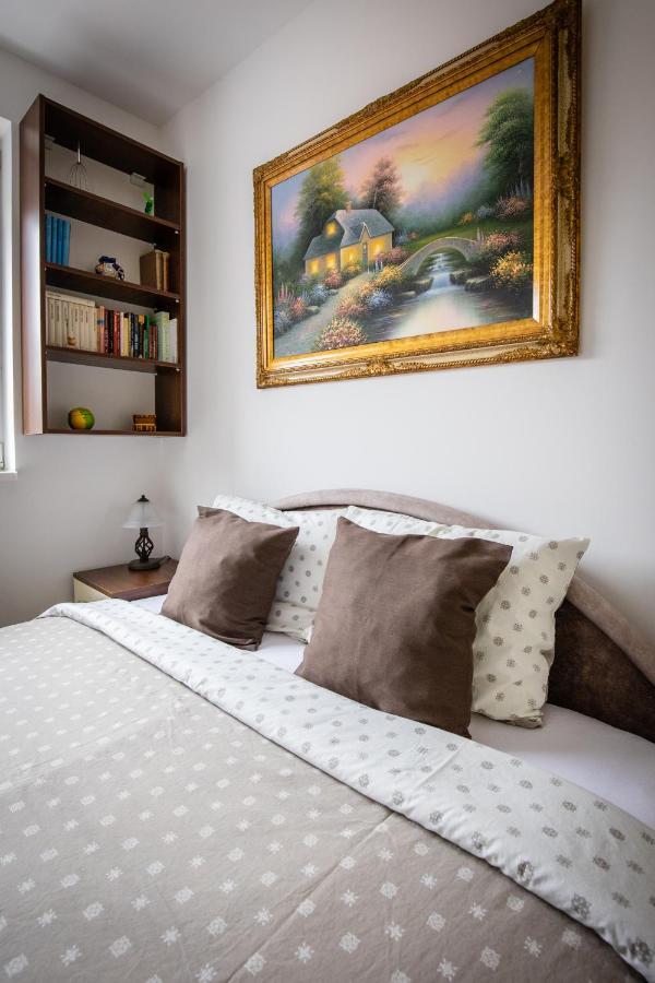 Crystal Apartment 수보티차 외부 사진