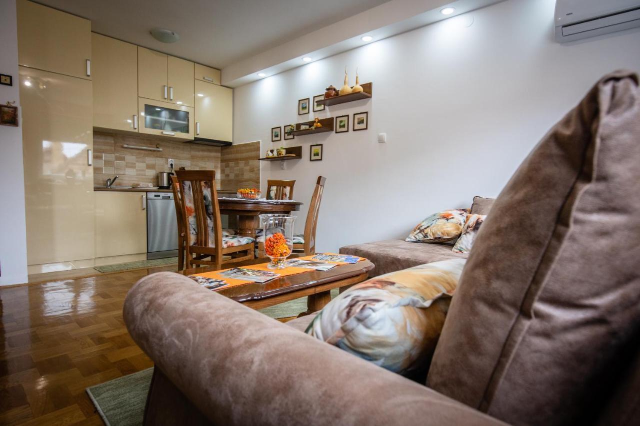 Crystal Apartment 수보티차 외부 사진